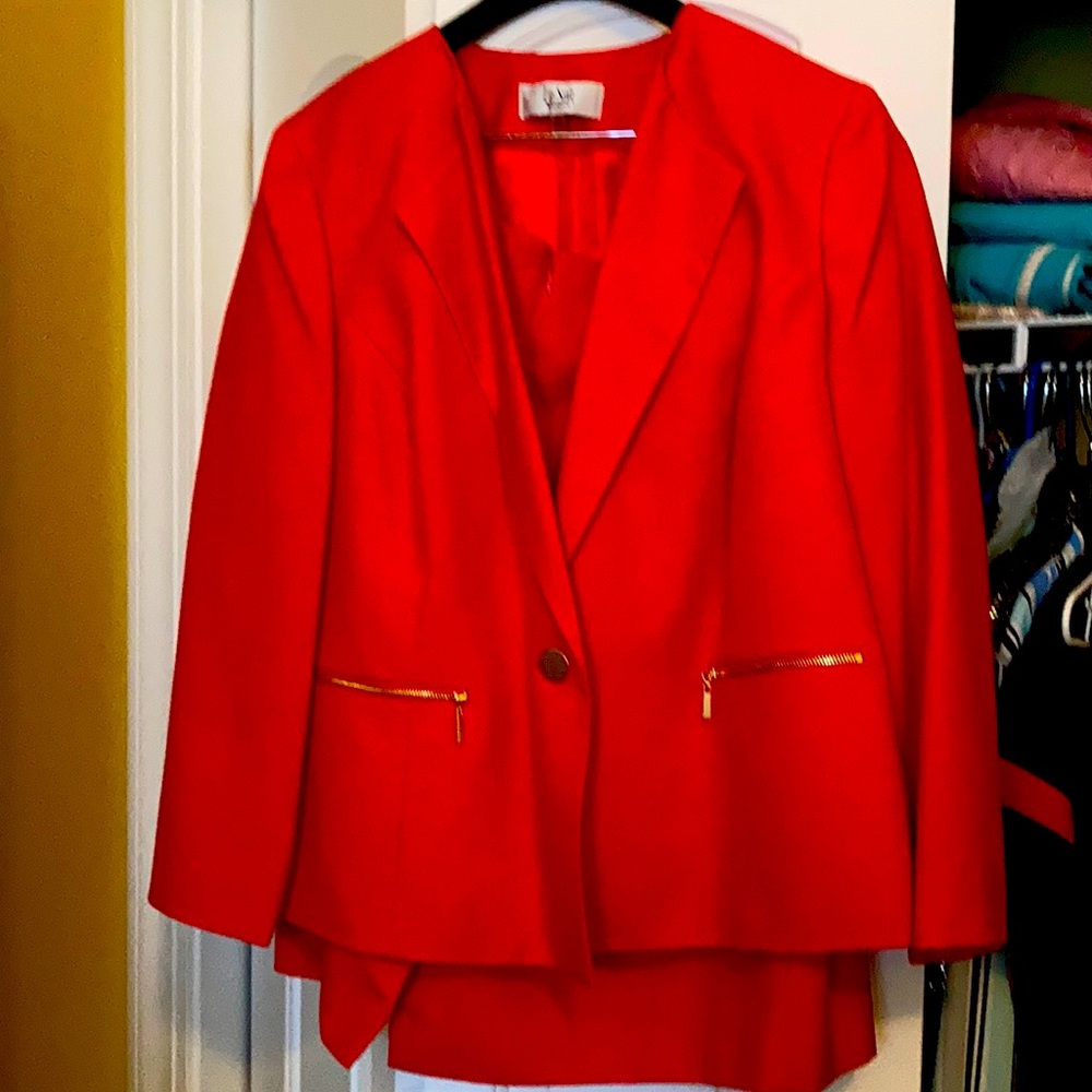 Lovely Le Suit worn once